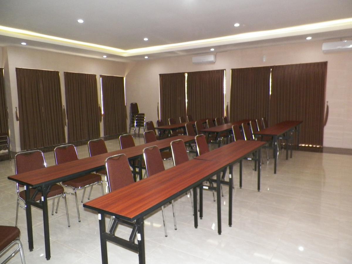 Akasa Hotel Калиуранг Екстериор снимка
