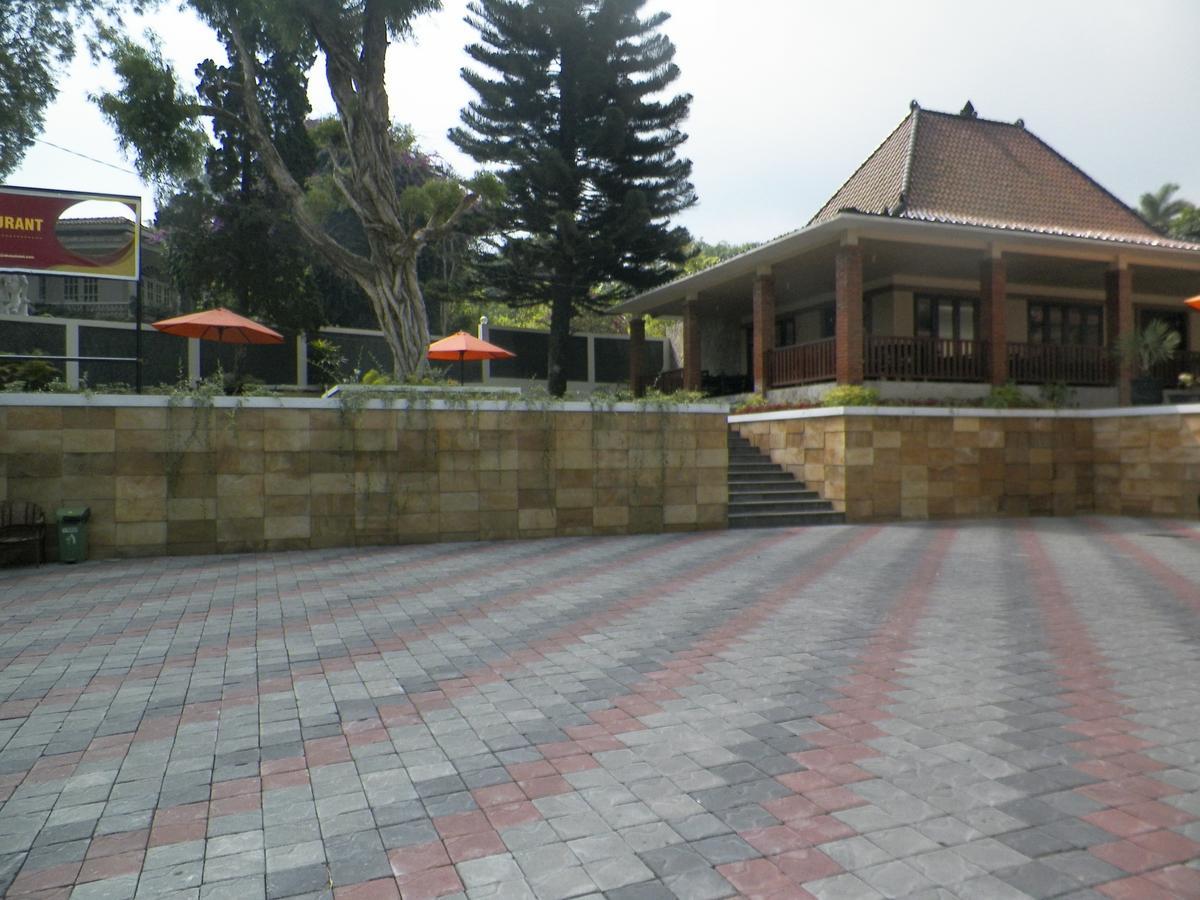 Akasa Hotel Калиуранг Екстериор снимка