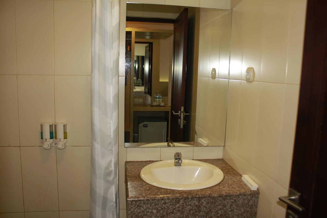 Akasa Hotel Калиуранг Екстериор снимка